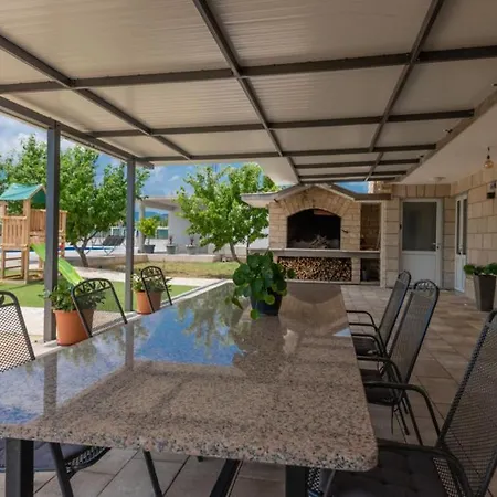 Beautiful Miki With Pool In