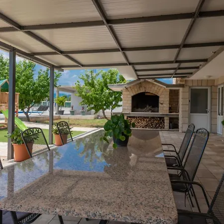 Beautiful Miki With Pool In *