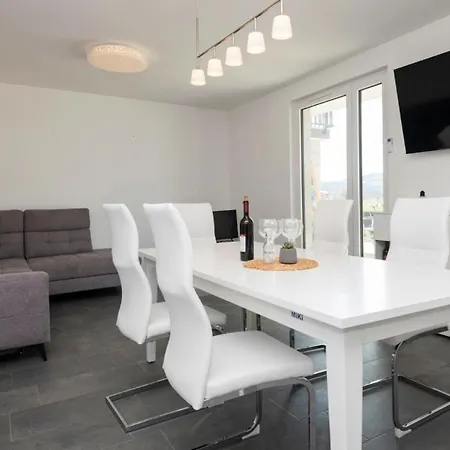 Beautiful Miki With Pool In Villa