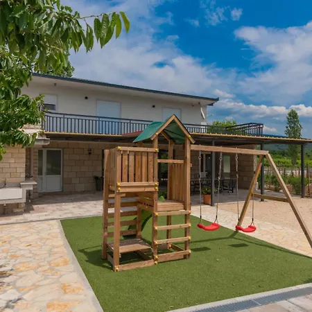 Beautiful Miki With Pool In Villa *