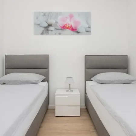 Beautiful Miki With Pool In Villa Makarska