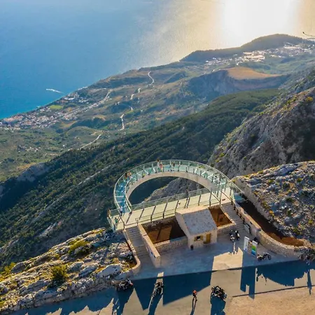 Beautiful Miki With Pool In Villa